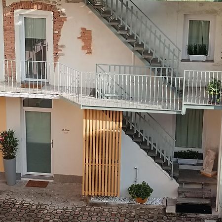 La Divina Suites Дальмине Экстерьер фото