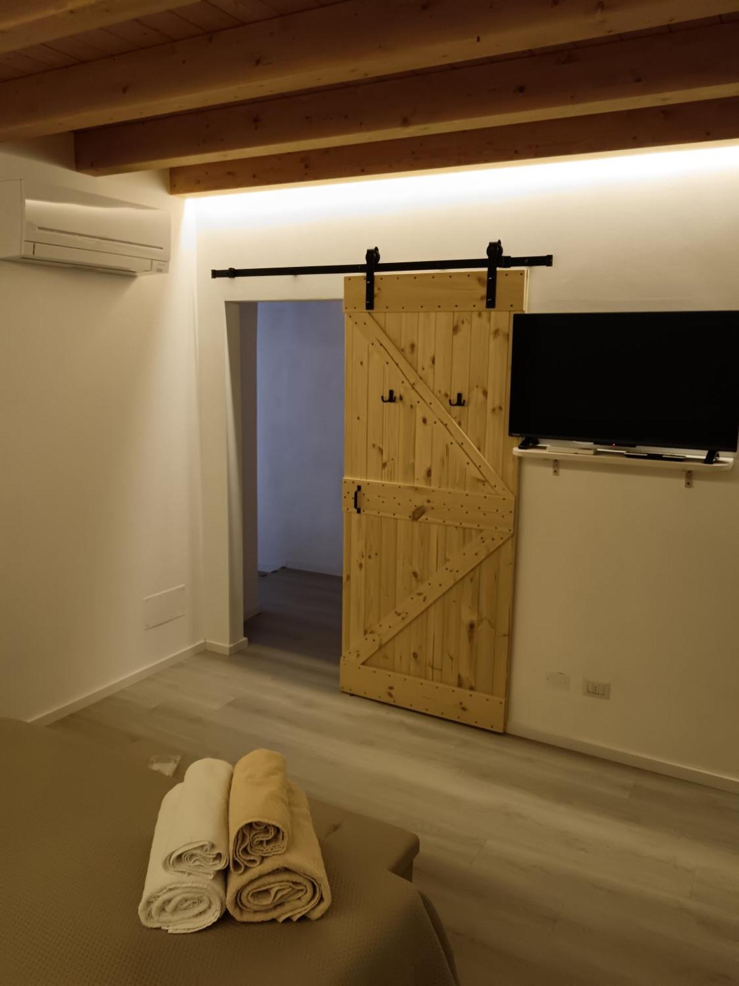 La Divina Suites Дальмине Экстерьер фото