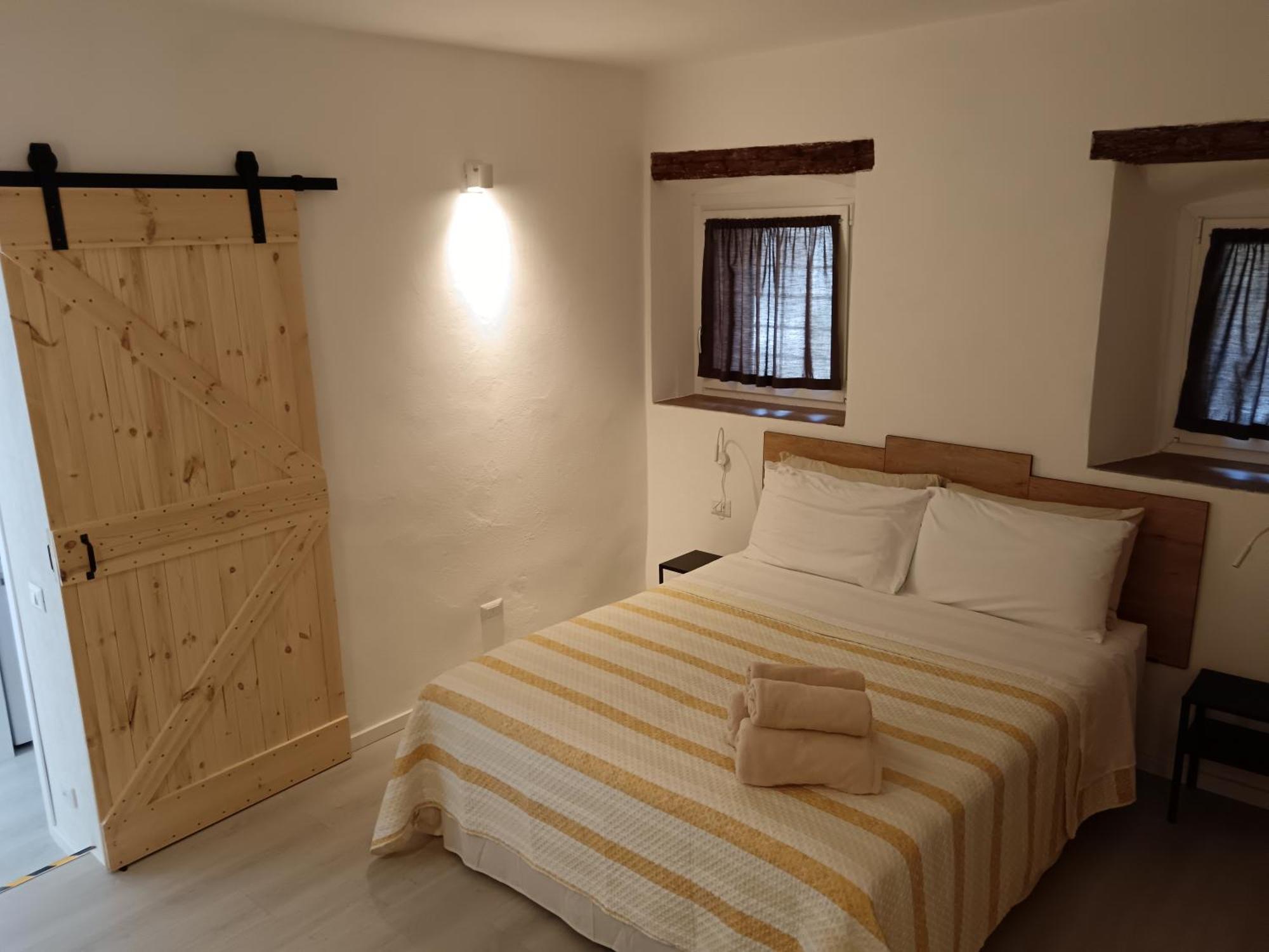 La Divina Suites Дальмине Экстерьер фото