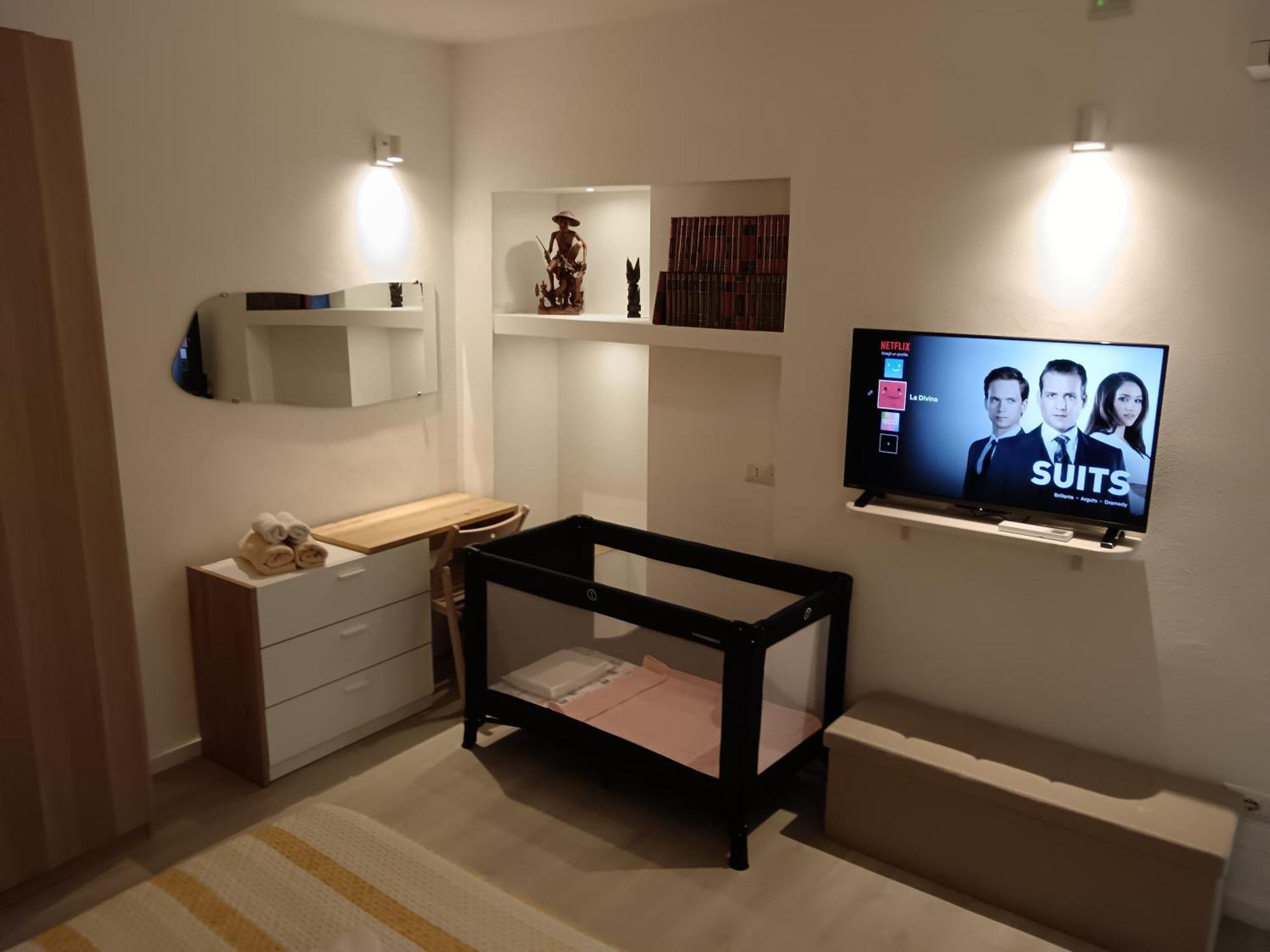 La Divina Suites Дальмине Экстерьер фото